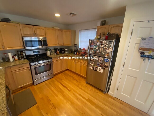 Photo - 221 Salem St