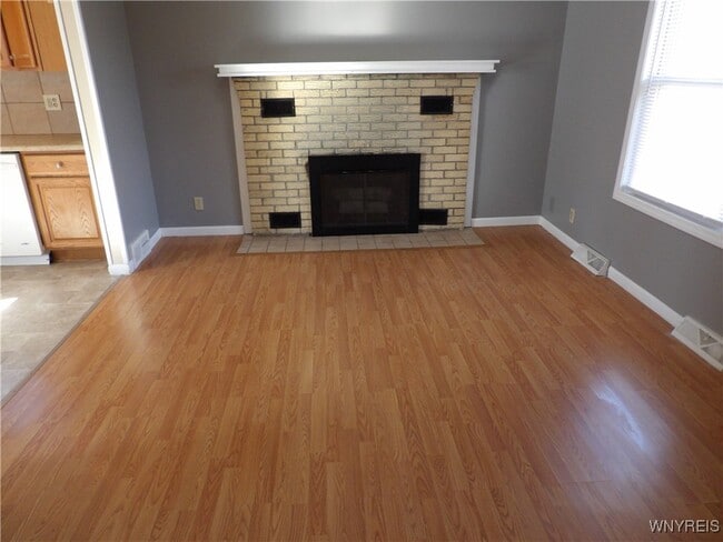 Photo - 10332 Transit Rd