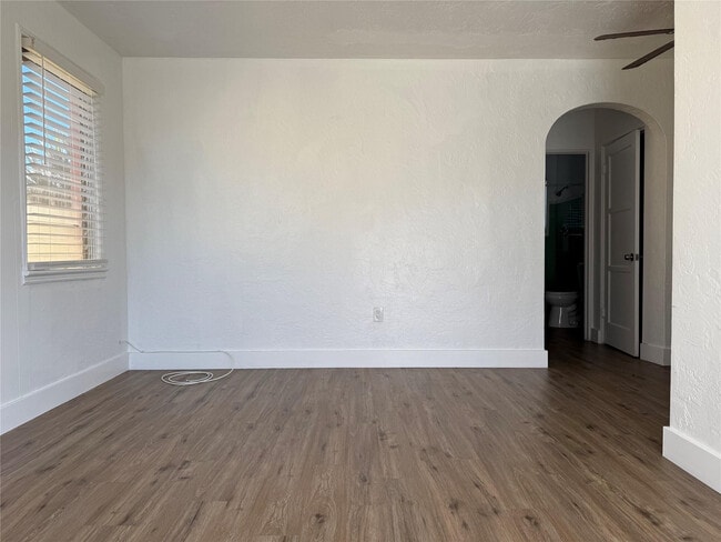 Building Photo - 1739 Moffett St Unit 2