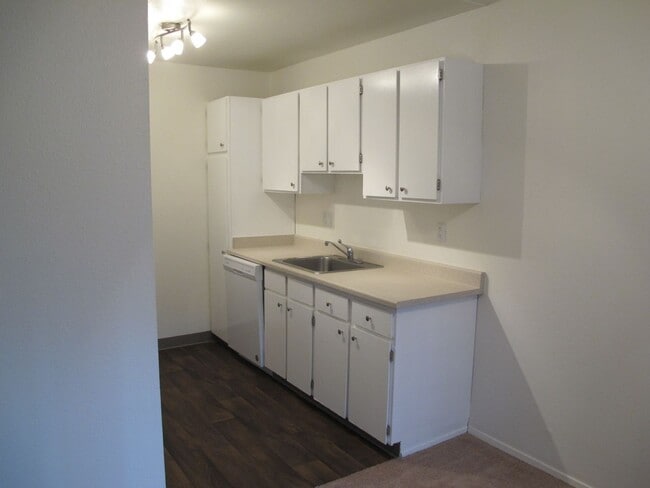 Photo - Woodlake Apartments