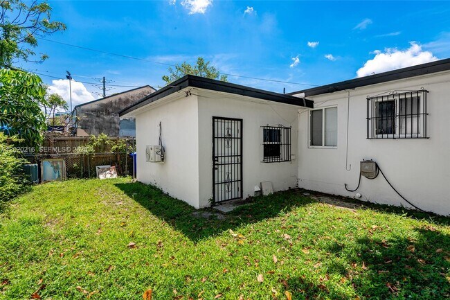 Photo - 221 NW 32nd St Unit 223-B