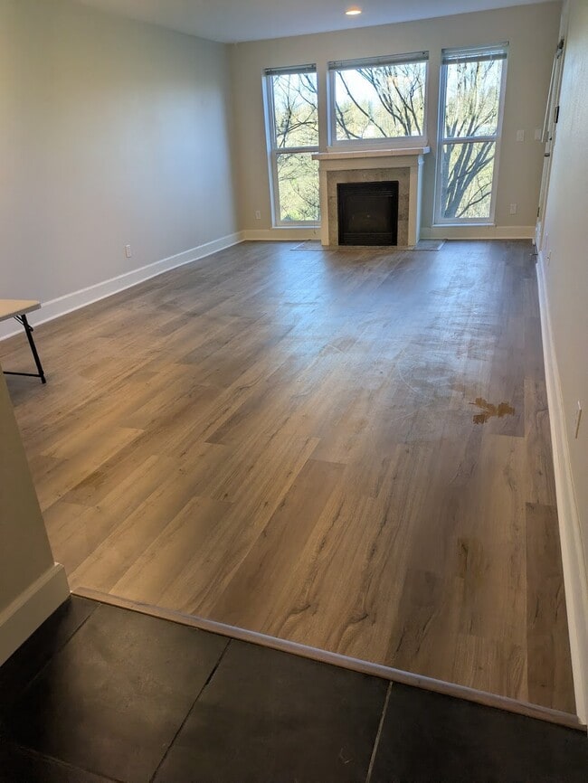 Building Photo - 520 SE Columbia River Dr Unit 220