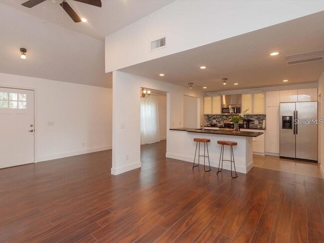 Photo - 1830 Staunton Ave