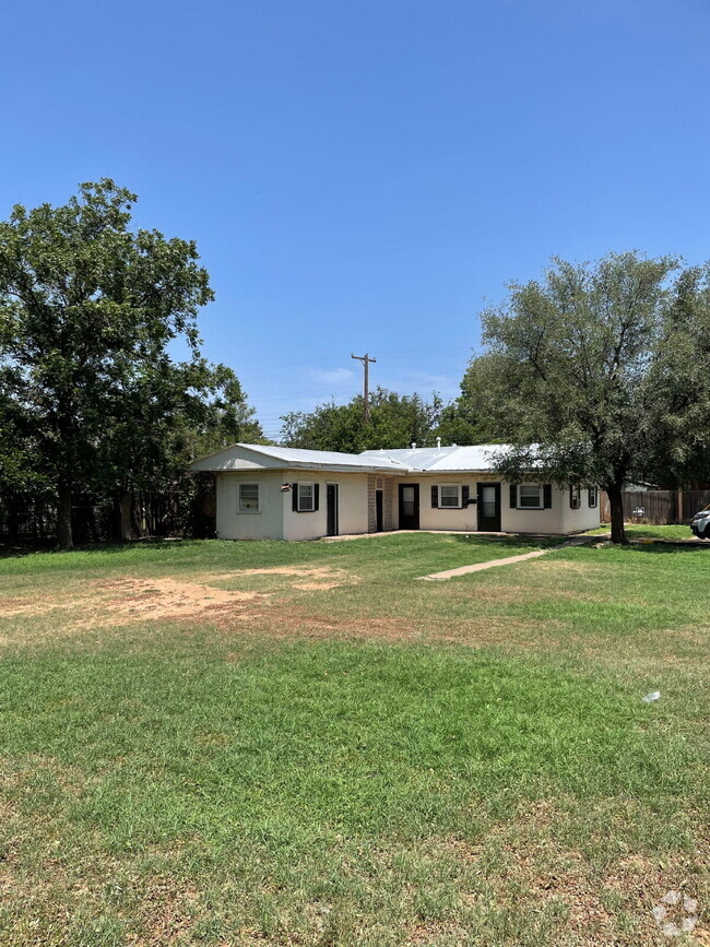 Building Photo - 2/1 with off street parking and large yard. Rental