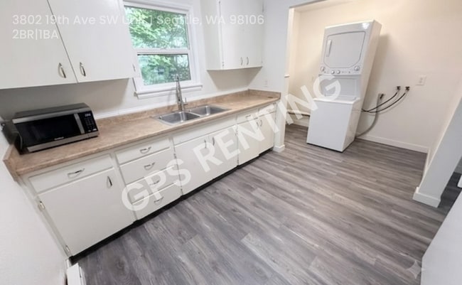 Building Photo - 3802 19th Ave SW Unit 1