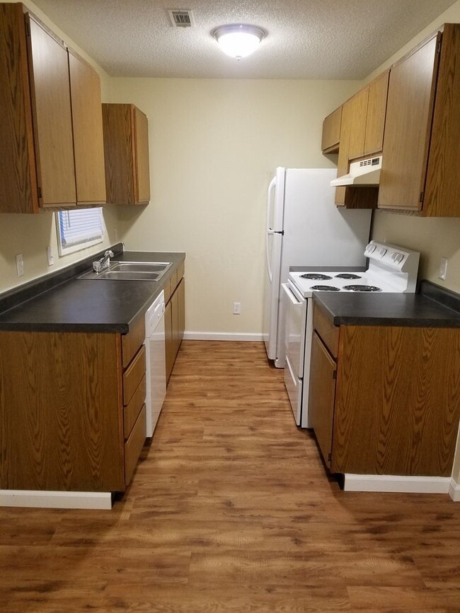Building Photo - Dexter Grant Townhouses Unit 10