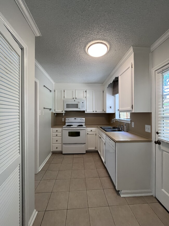 Photo - 402 Longwood Ct Unidad Apt A