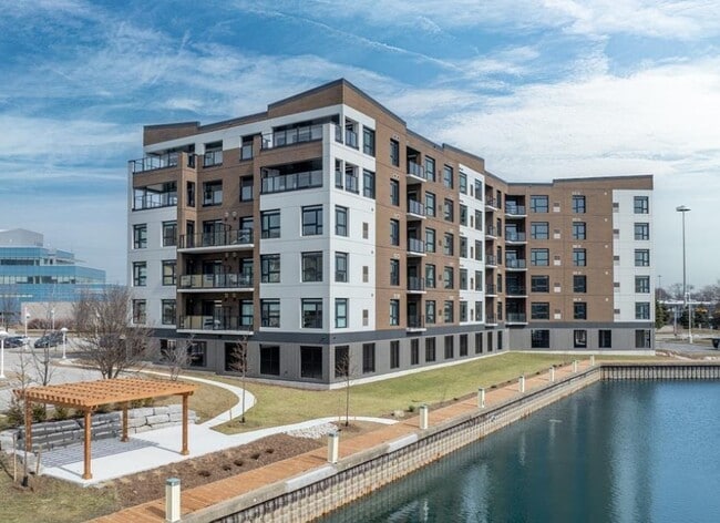 Building Photo - 1540 Venetian Blvd Unit 204