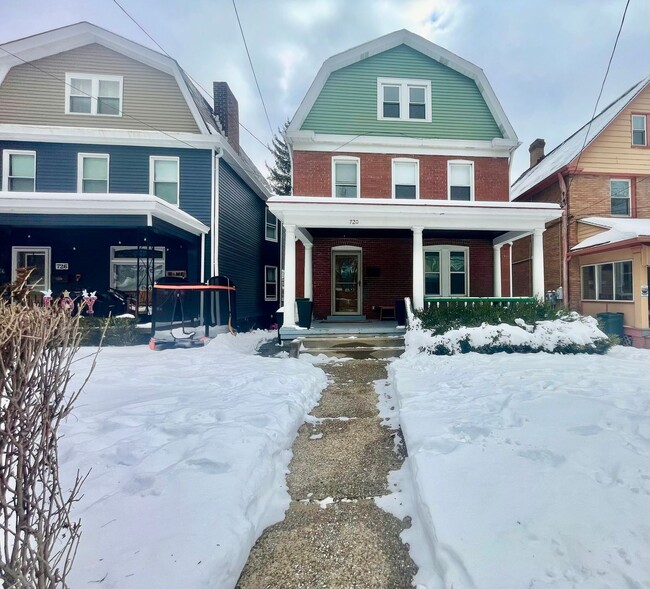 Building Photo - 4 bed 3.5 Bath- Sewickley