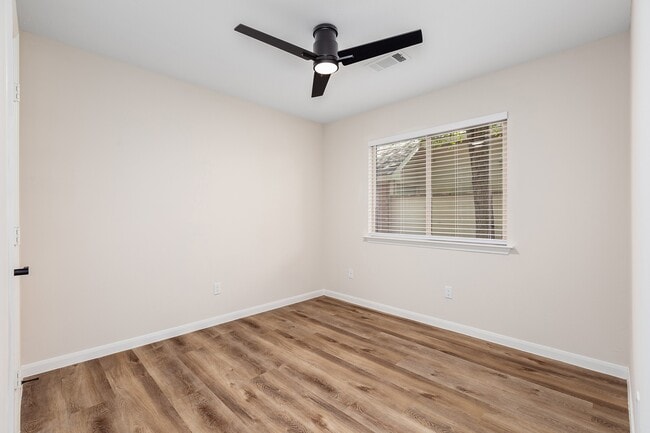 Building Photo - 42 Camber Pine Pl
