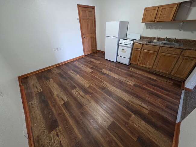 Photo - 170 N Main St