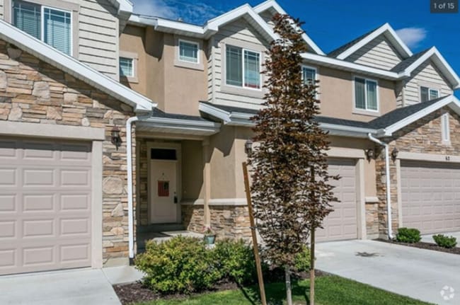 Building Photo - Beautiful 4-Bedroom Townhouse in Gated Com...