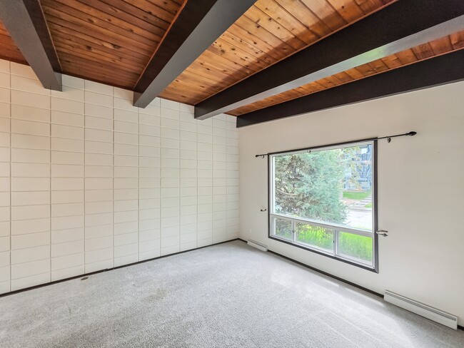 Photo - 614-656 56 Ave SW