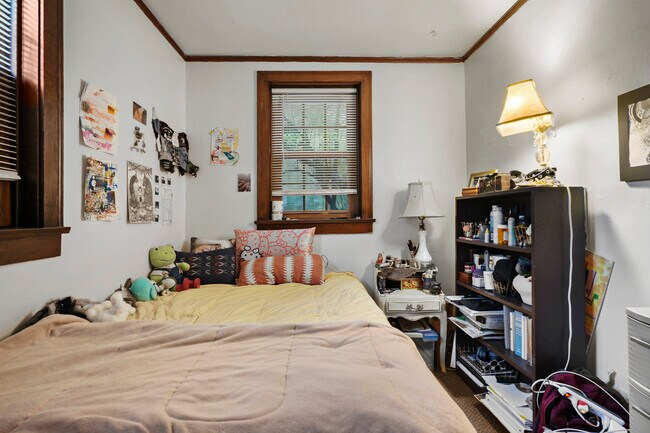 Photo - 833 Midland St