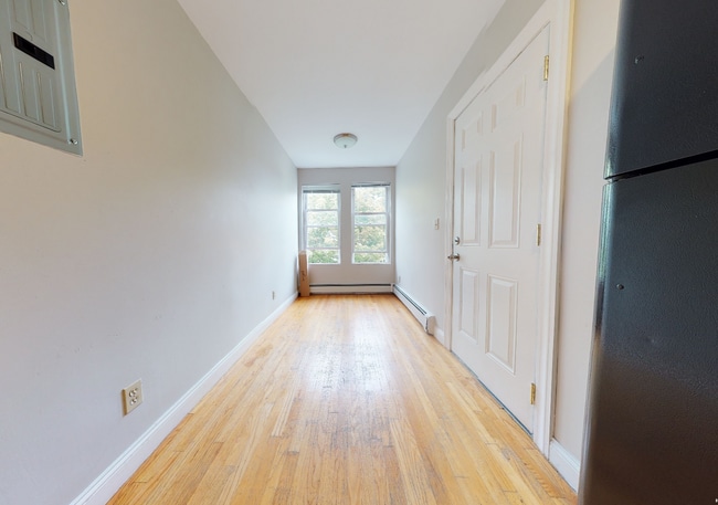 Photo - 344 Putnam Ave Unidad 2