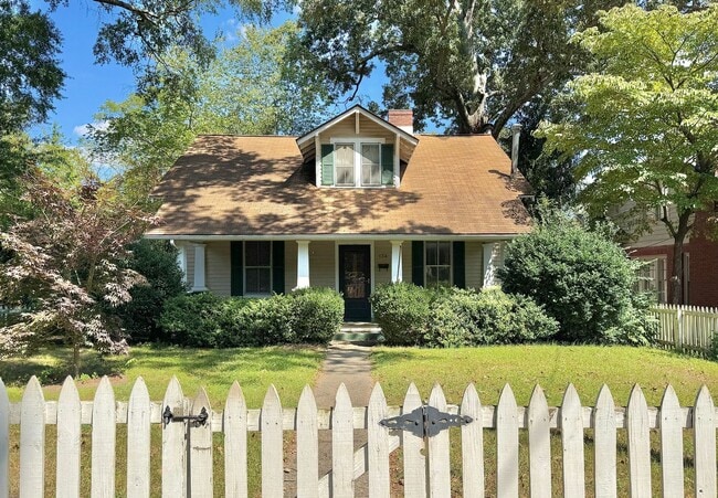 Building Photo - Downtown Statesville - 4 BR / 2 BA Rental