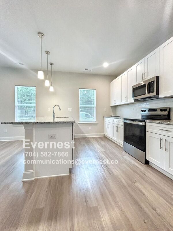 Photo - 106 Elwood St