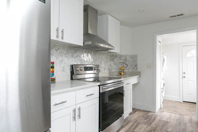 Photo - 2213 Chester St SE