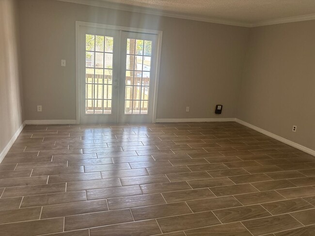 Building Photo - Serravella - 285-202 Unit 285-202