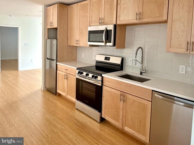 Building Photo - 1302 S 18th St Unit 3 Rental