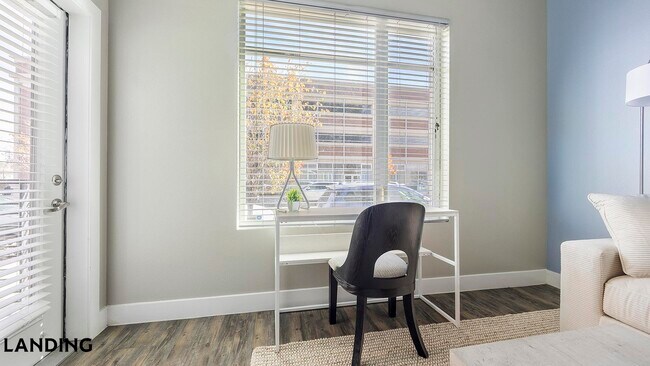 Photo - 1000 S Broadway Unidad 111