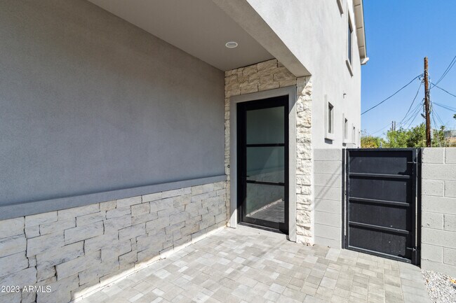 Photo - 902 W Hazelwood St Unit A