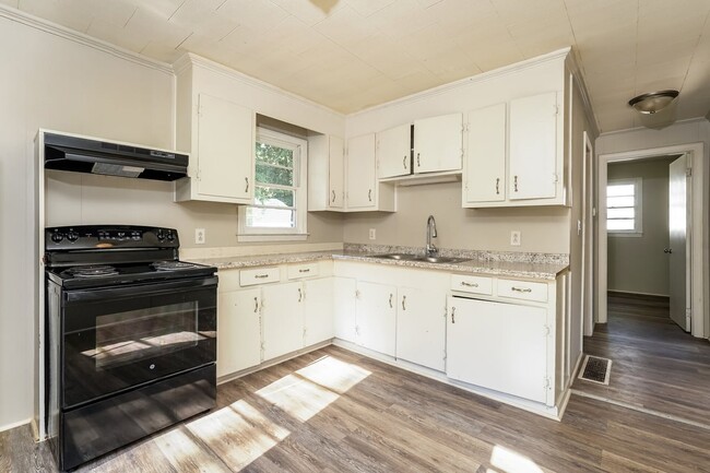 Photo - 1006 E Devonshire St