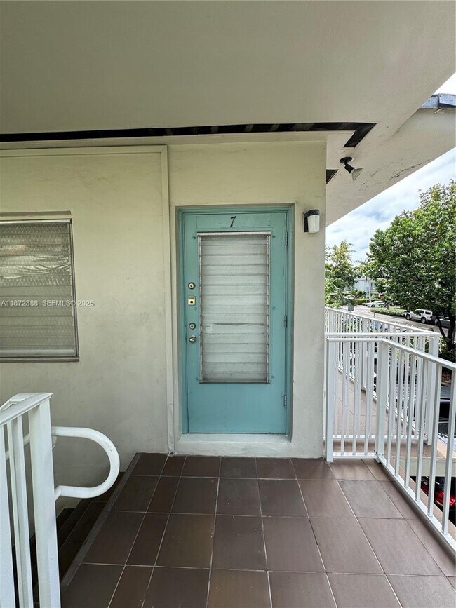 Photo - 921 Meridian Ave Unit 7