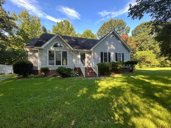 Building Photo - Charming 3-Bedroom Ranch