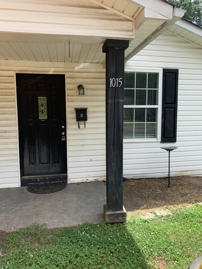 Photo - 1015 Parker St