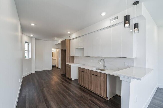 Photo - 5053 Ludlow St