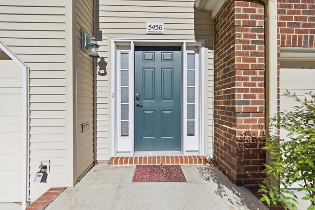 Photo - 5456 Summer Crescent