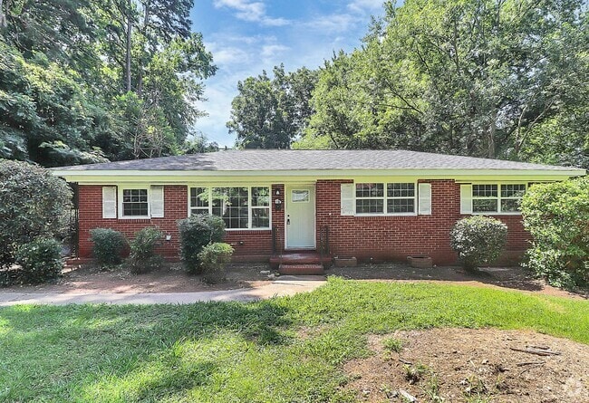 Building Photo - Brick Ranch w/Great Yard! Minutes From Upt... Rental