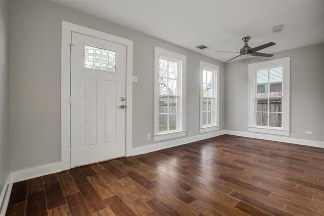 Photo - 4500 Avenue H