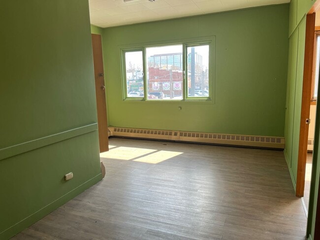 Photo - 2 Bed 1.5 Bath Unit in Red Deer, AB Unit E