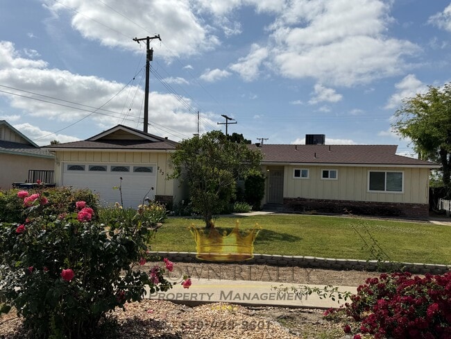 Building Photo - 233 E Lois Ave