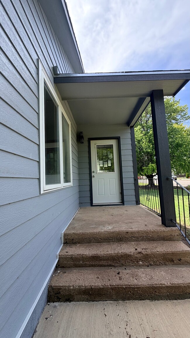 Photo - 311 W Grant St