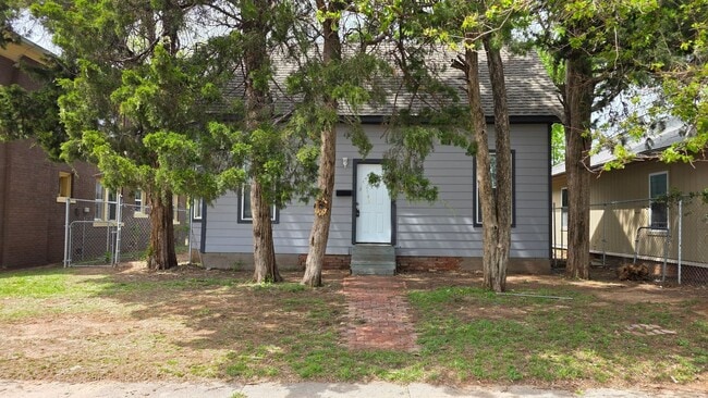 Building Photo - Nice 2 Bed 2 Bath Home near downtown!