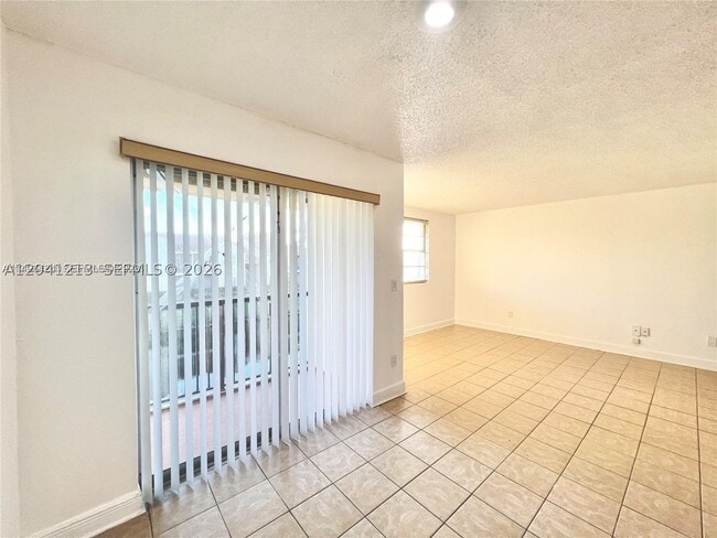 Building Photo - 1227 SW 46th Ave Unit 304