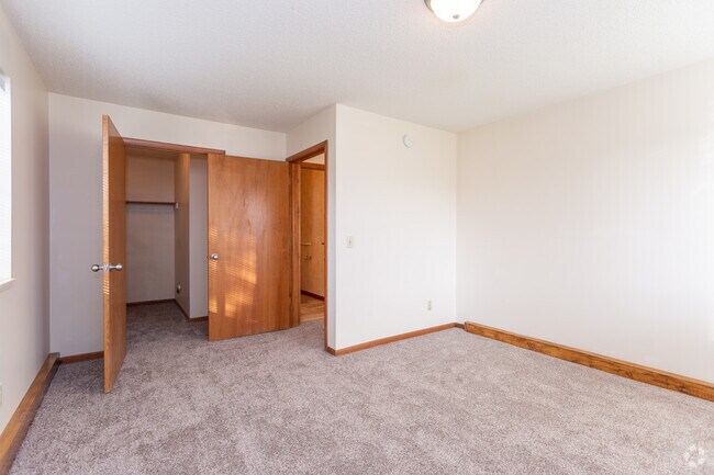 1 BR, 1 BA - 750 SF