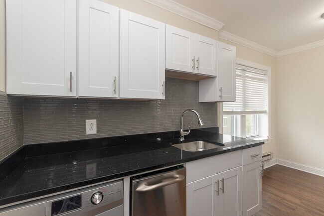 Photo - 3817 N Greenview Ave Unidad W4