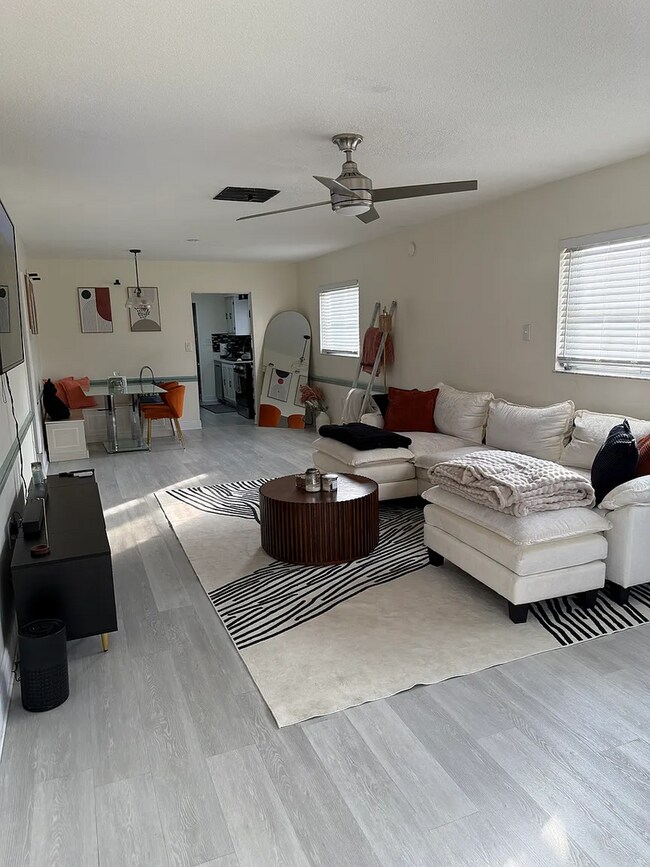 Photo - Move in Ready! Sunshine & Comfort in the Heart of St. Pete - 2bed|2bath