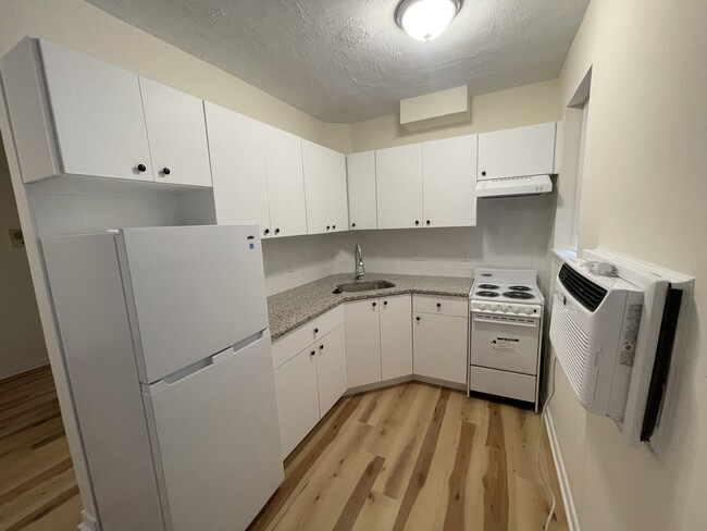 Photo - 2009 Commonwealth Ave Unit 1