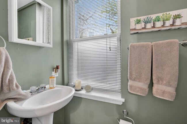Photo - 2127 Kater St