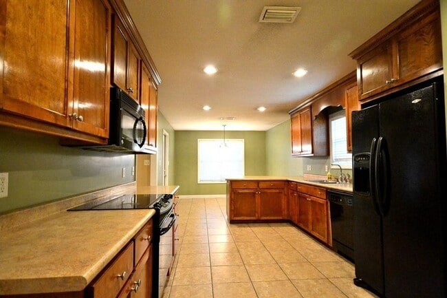 Photo - Spacious 3-Bedroom Home with Modern Amenities in Valdosta! Fenced in Backyard!
