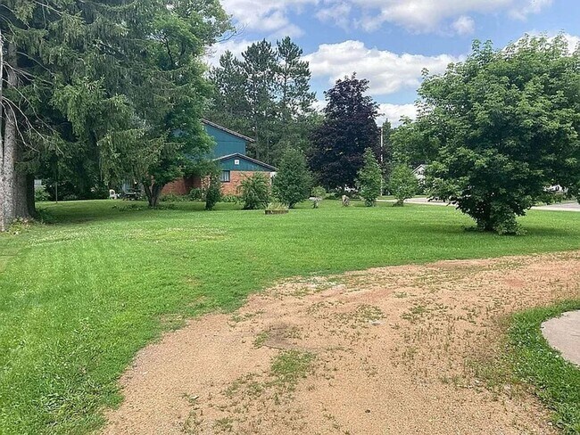 Photo - Click the “Apply Now” button or email wapmrentals@gmail.com for a prompt response.