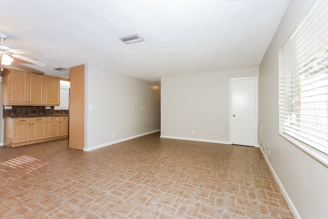 Photo - 201 Newcastle St