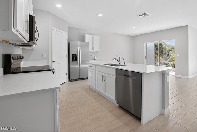 Building Photo - 553 Kingsbury Ln