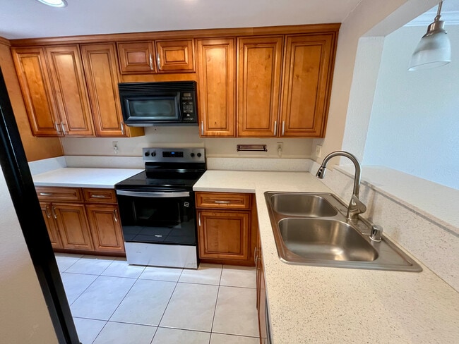 Photo - 8 Allenwood Ln