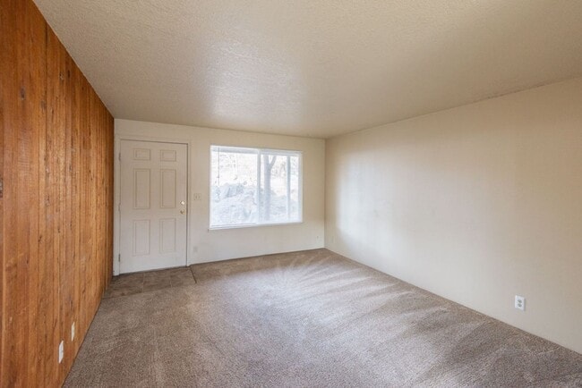 Photo - 2050 NW Deschutes Pl Unit #3
